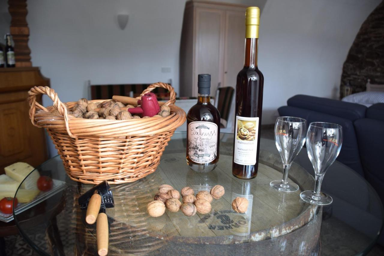 The Wine Cellar In The Old Gemeinde House Brauneberg Kültér fotó